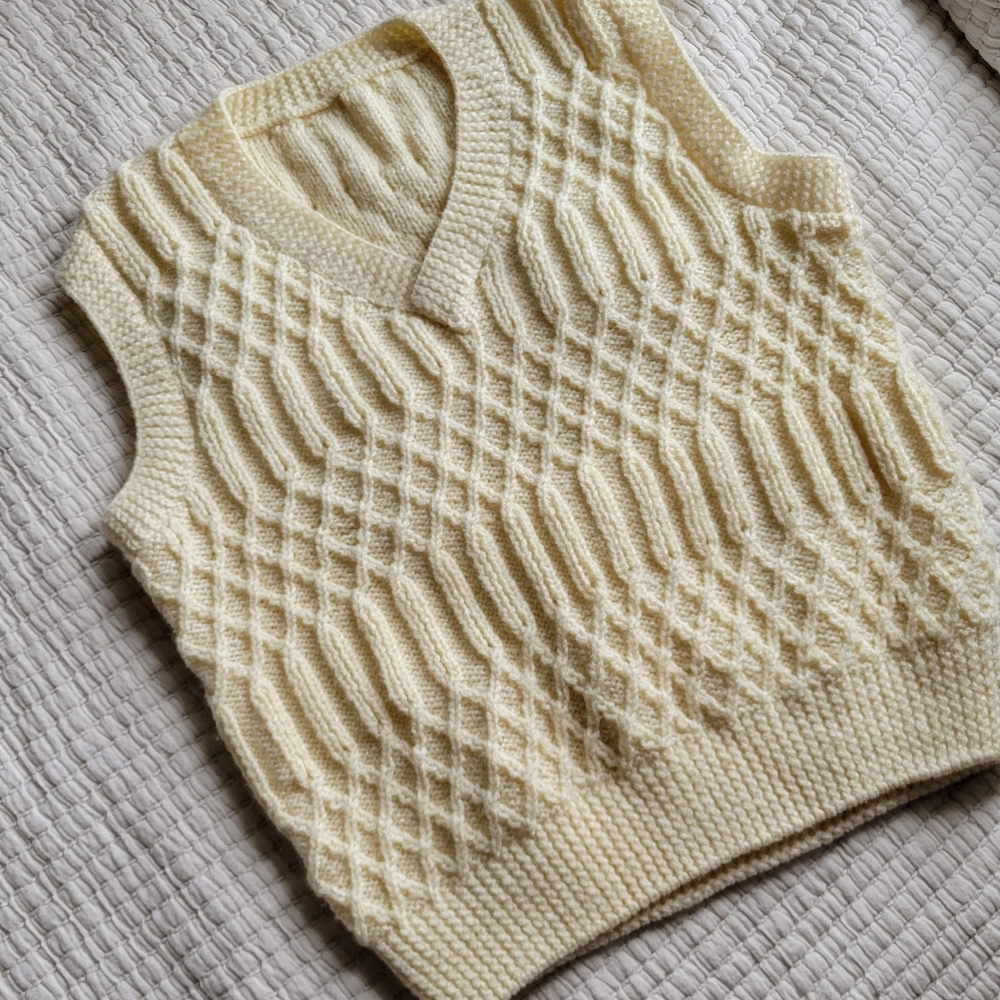 Vintage chunky knit sweater vest